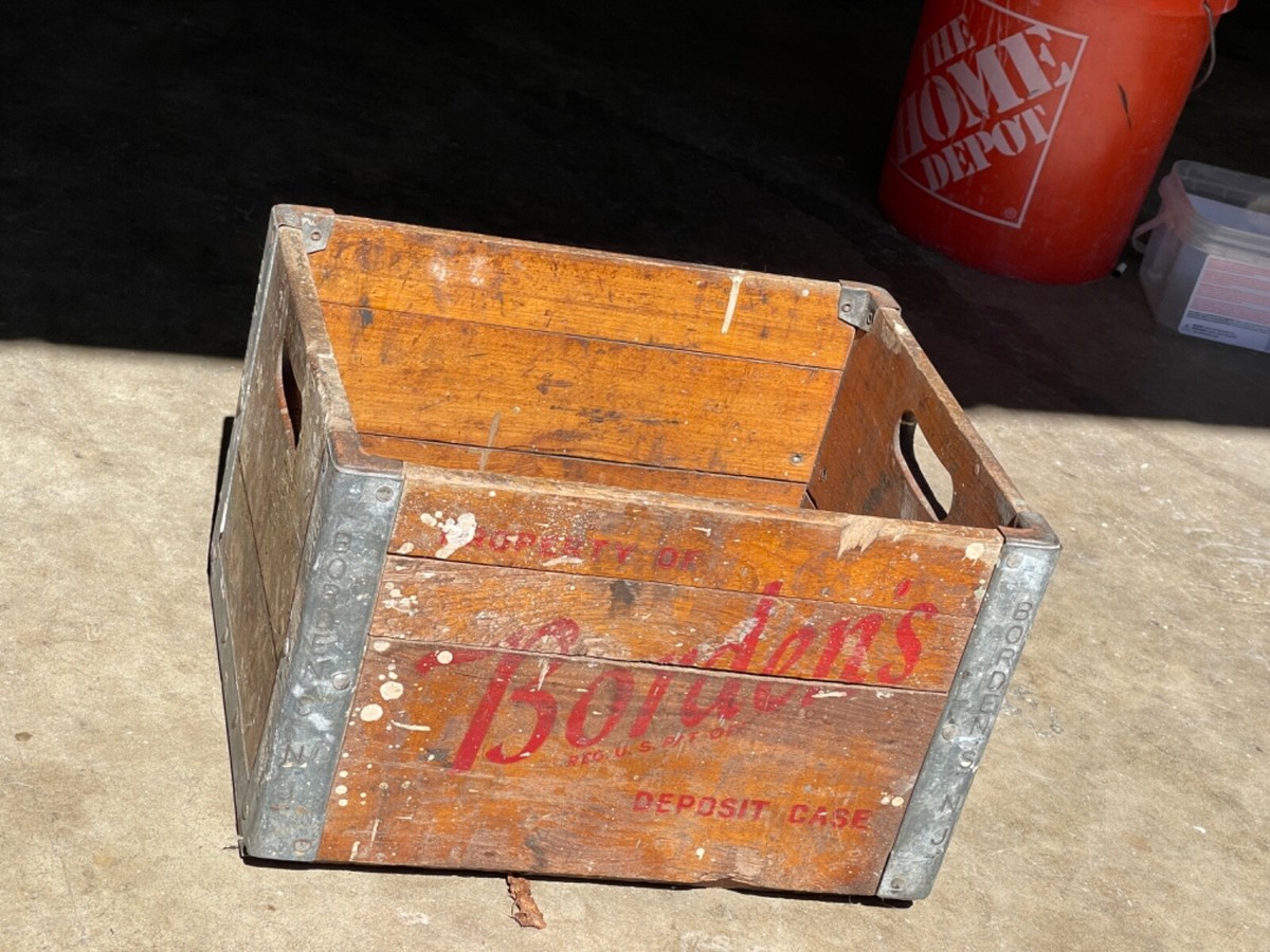 Vintage Borden's Dairy Milk Crate 16