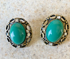 VINTAGE GREEN & GOLD TONE WITH CLEAR RHINESTONES PIERCED EARRINGS — photo 2