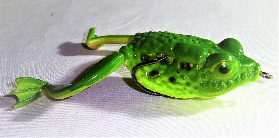  Trendex Frosch montiert Oberflachenköder  Hechtköder Kunstköder Gummifrosch - Bild 3 von 4