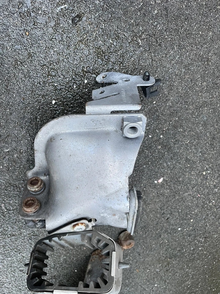 Audi RS4 RS5 8T 8F conjunto de suportes de montagem do motor 8K0399060J 8K0399059J - Imagem 2 de 4