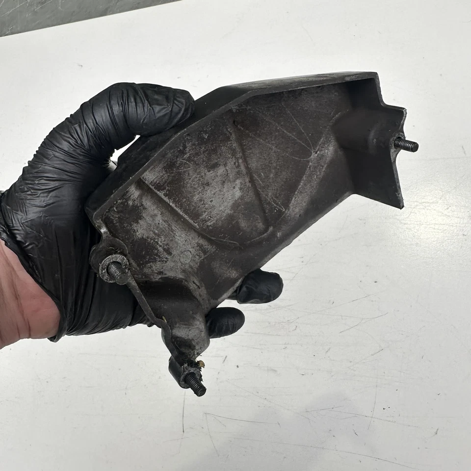 Hyosung GT6550 EFI 2012 Front engine chain sprocket cover - Image 3 of 3