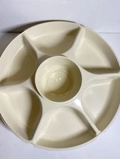 VINTAGE TUPPERWARE DIVIDED VEGETABLE RELISH CHIP AND DIP SERVING TRAY AND LID 