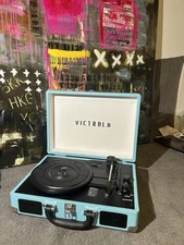 VICTROLA JOURNEY 3-SPEED BLUETOOTH SUITCASE RECORD PLAYER TURQUOISE VSC-550