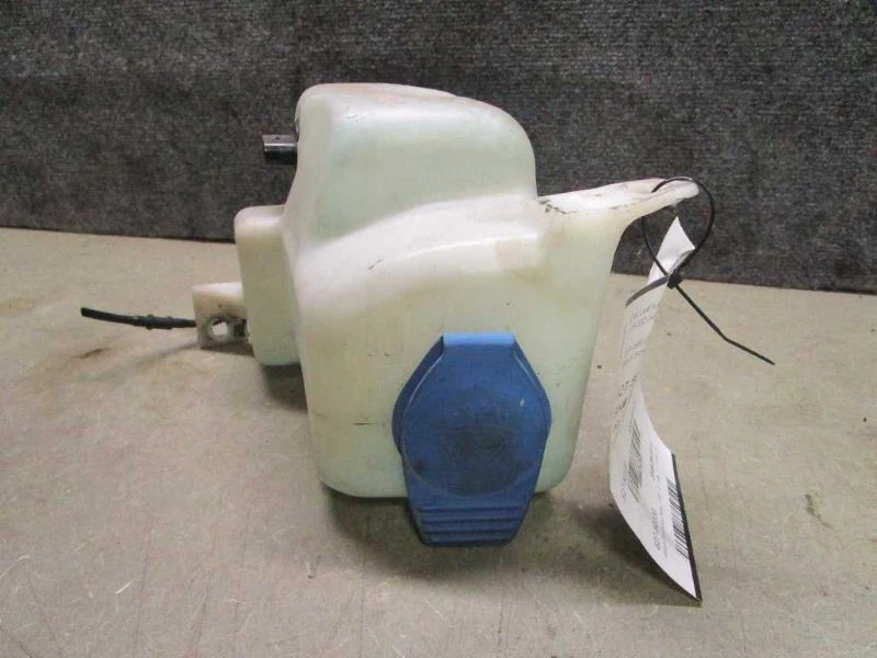 Reservatório de lavadora Volkswagen Jetta (2.0L / FWD) 2000-04  - Imagem 2 de 4