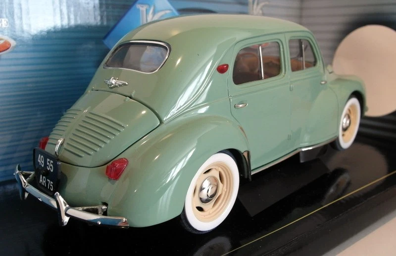Solido 1/18 Scale - 8059-01 Renault 4CV 1954 Green - Image 2 of 3