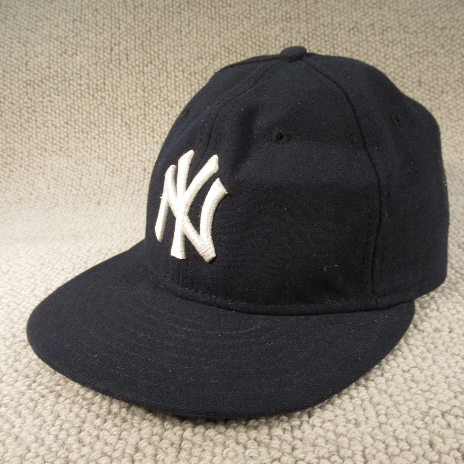 New York Yankees New Era 59FIFTY Fitted Hat Navy Blue Official MLB Size 7 1/8 view 3