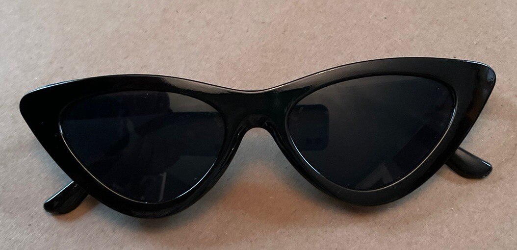 cat eye sunglasses (on the small side)-image