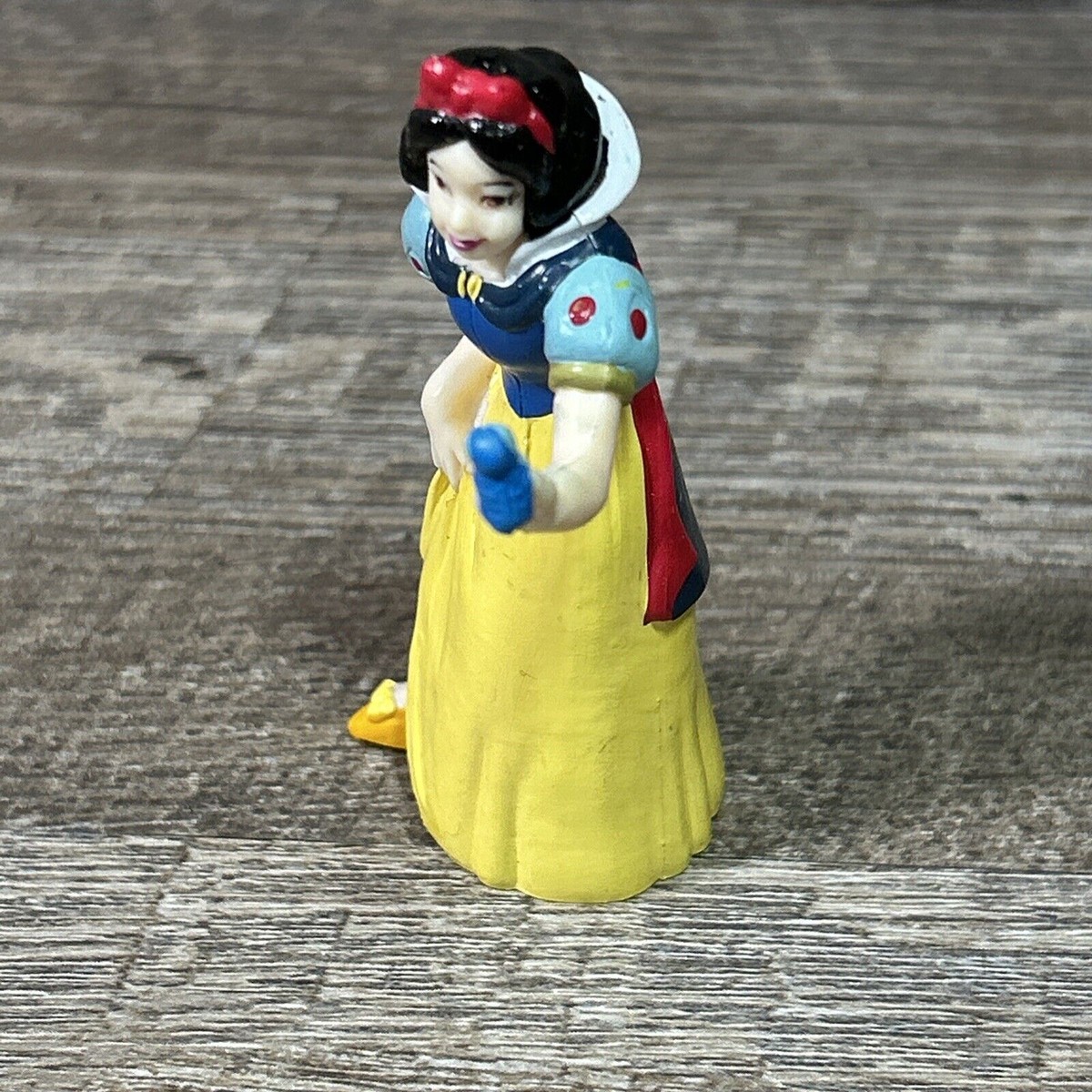 Disney Snow White with Blue Bird 3 inch PVC Figure #935