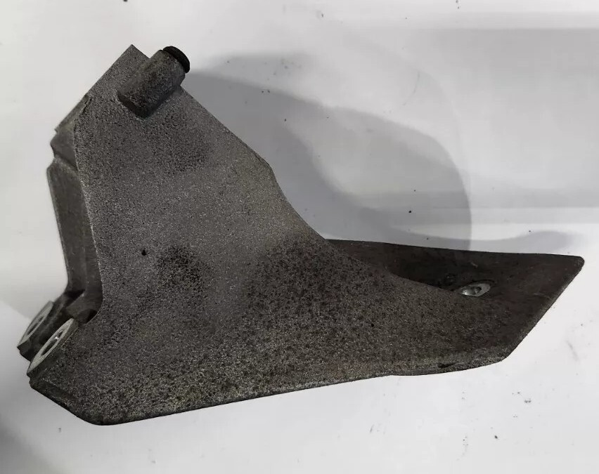 BENTLEY CONTINENTAL VW 6.0L ENGINE MOTOR LEFT SIDE MOUNT BRACKET 3W0199307F