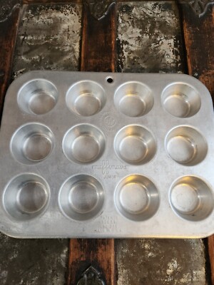 VINTAGE MUFFINAIRE JUNIOR CUPCAKE MUFFIN PAN