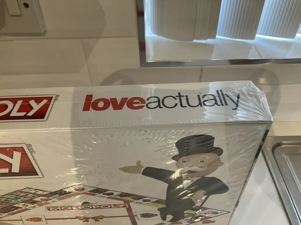 Monopoly Love Actually Edition (2022) Board Game | Limited Edition - NEW SEALED - Image 3 of 4