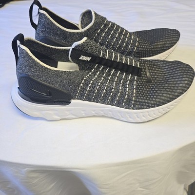Nike Phantom React Men s Slip-On Low Top Striped Sneakers Black/White/Gray