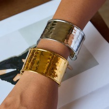 Uworld Minimalist 18k Gold Color Plated Stainless Steel Wide Face Hammer Pattern