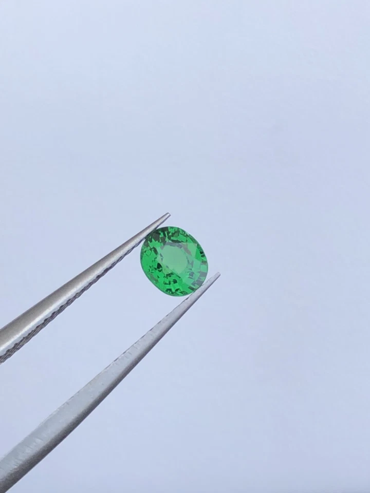 Granate Tsavorita Natural - 0,58 Ct Limpieza de Ojos Tanzania Corte Ovalado | Sin Tratamiento Foto 2 de 4