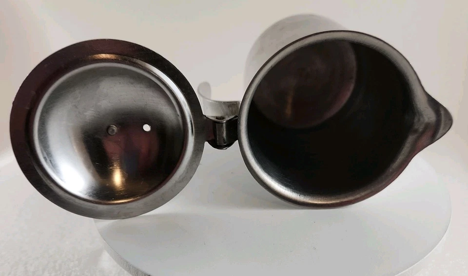 Jarra crema vintage de acero inoxidable con tapa abatible hecha en Japón 4,5 pulgadas de alto Foto 4 de 4