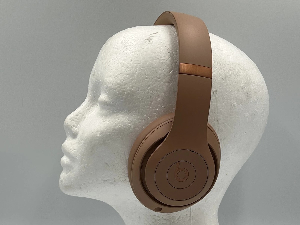Beats Studio Pro × KIM MW673PA Amazon.com: Beats Studio Pro x Kim Kardashian – Bluetooth