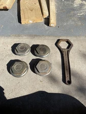 VINTAGE MARMON AUTO WHEEL CENTER CAPS SET (4) w/ WRENCH — RARE CLASSIC CAR PARTS