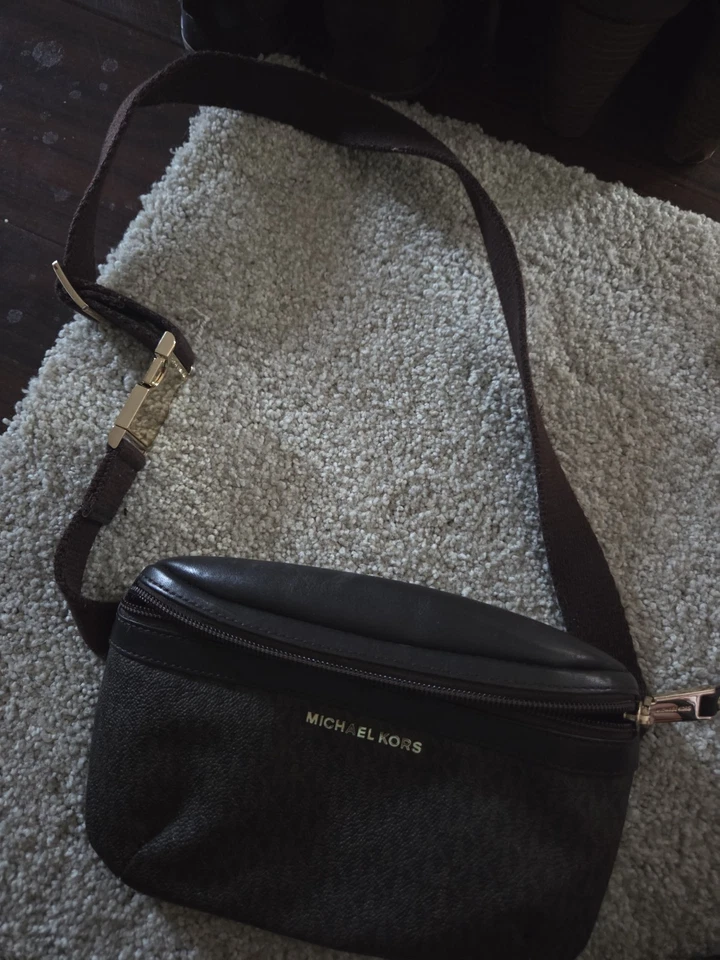 MICHAEL KORS WAIST PACK FANNY BELT BAG Brown Leather Gold Tone Logo Clasp - Image 3 of 4