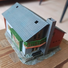 FALLER H0 B-208 "Wohnhaus mit Ladengeschäft", fertig gebaut