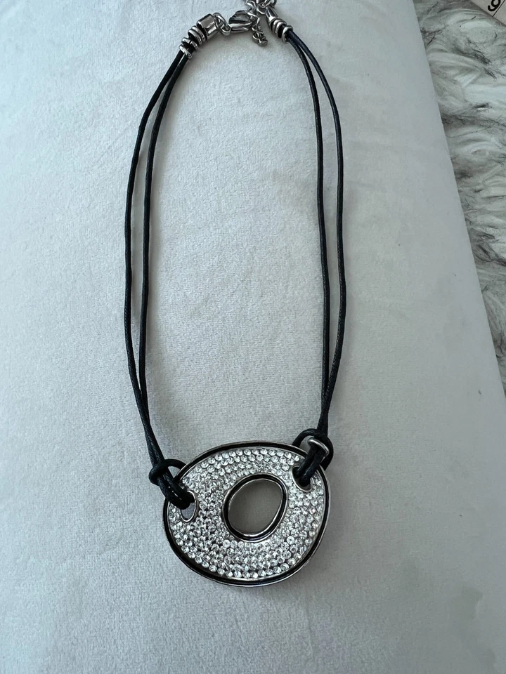 Collar Colgante Pavé de Cristal - Cordón de Cuero Ajustable Foto 2 de 4