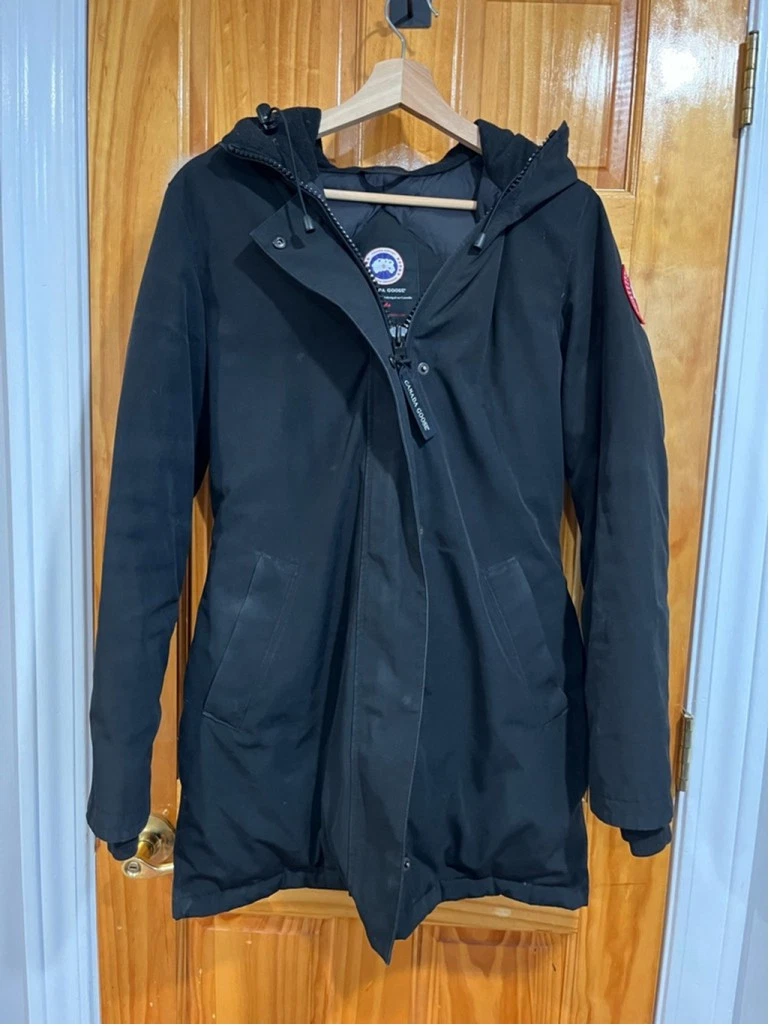 Parka donna Canada Goose nero Victoria piumino con orlo in pelliccia di coyote taglia small