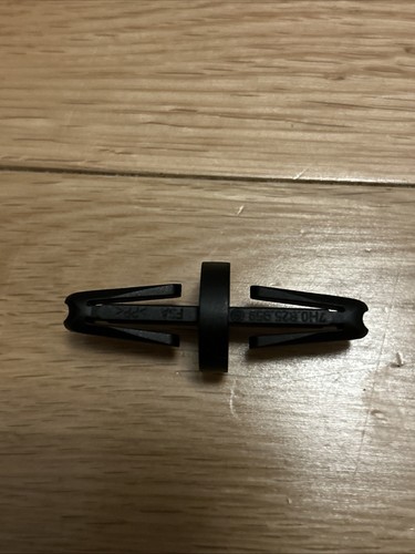 VW Campmobile Typ2 Transp. LT Campmobile-T5 T6 Multivan Clip Genuine 7H0825959 - Bild 1 von 2
