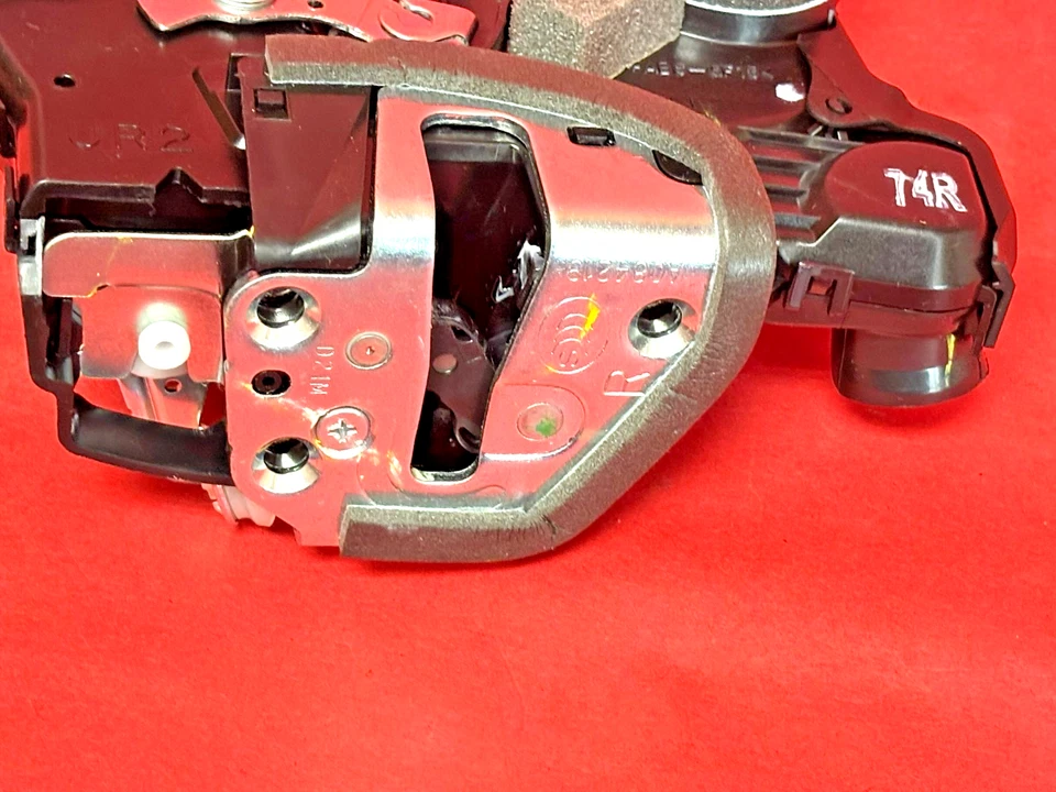 Actuador de bloqueo de puerta ASIAN DLA931 para Toyota Camry 4Runner Solara Scion tc Lexus Foto 4 de 4