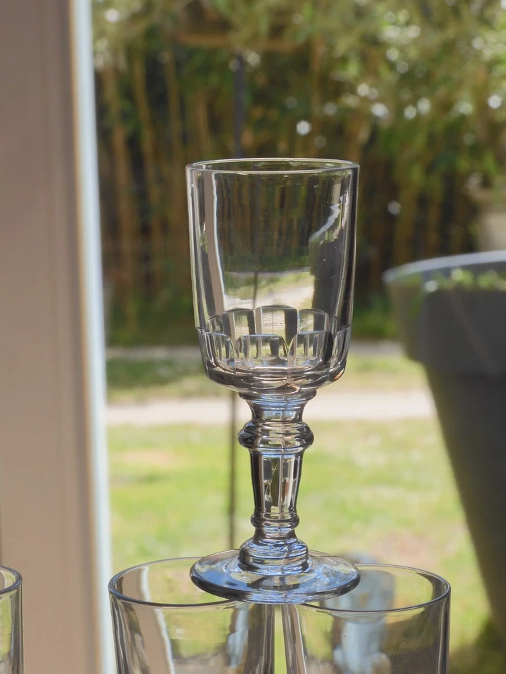 -9 ANCIENS PETITS VERRES à PIEDS BAS PANS Coupés DLG LOUIS PHILIPPE LIQUEUR D - Photo 2/4