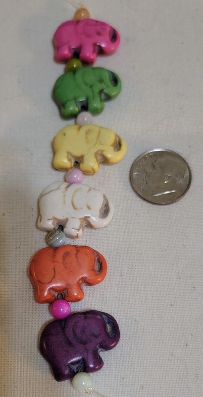 L286  20mm  howlite elephant  beads 