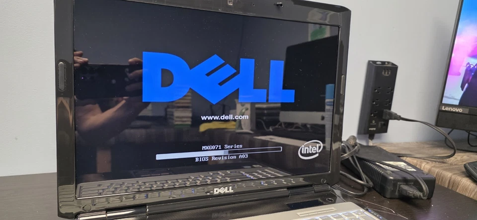 DELL XPS M1730 Vintage Gaming Laptop - Rare Find. Turns On And Works! Charger - Image 2 of 4