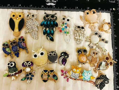 Lot of 20 Vintage Style Owl Brooches Rhinestone Enamel Crystal Costume Jewelry