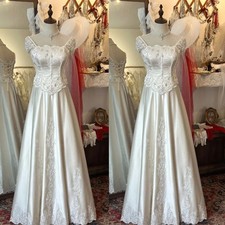 Satin Vintage Wedding Dresses Cap Sleeve Full Length Lace Applique Bridal Gowns