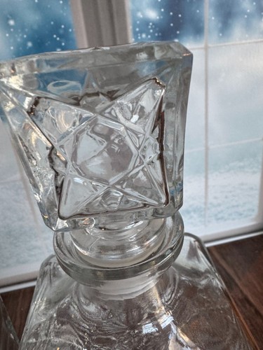 Set of 2 Crystal Decanters – Beautiful Condition, One Stamped "ITALY" - Picture 6 of 7