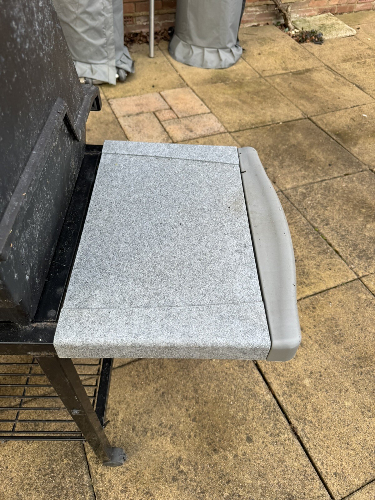 WEBER GAS BBQ BARBECUE GRILL WHEELED / 3/4 full calor gas canister