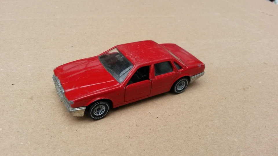 Siku 1069 – Jaguar XJ 6, rot