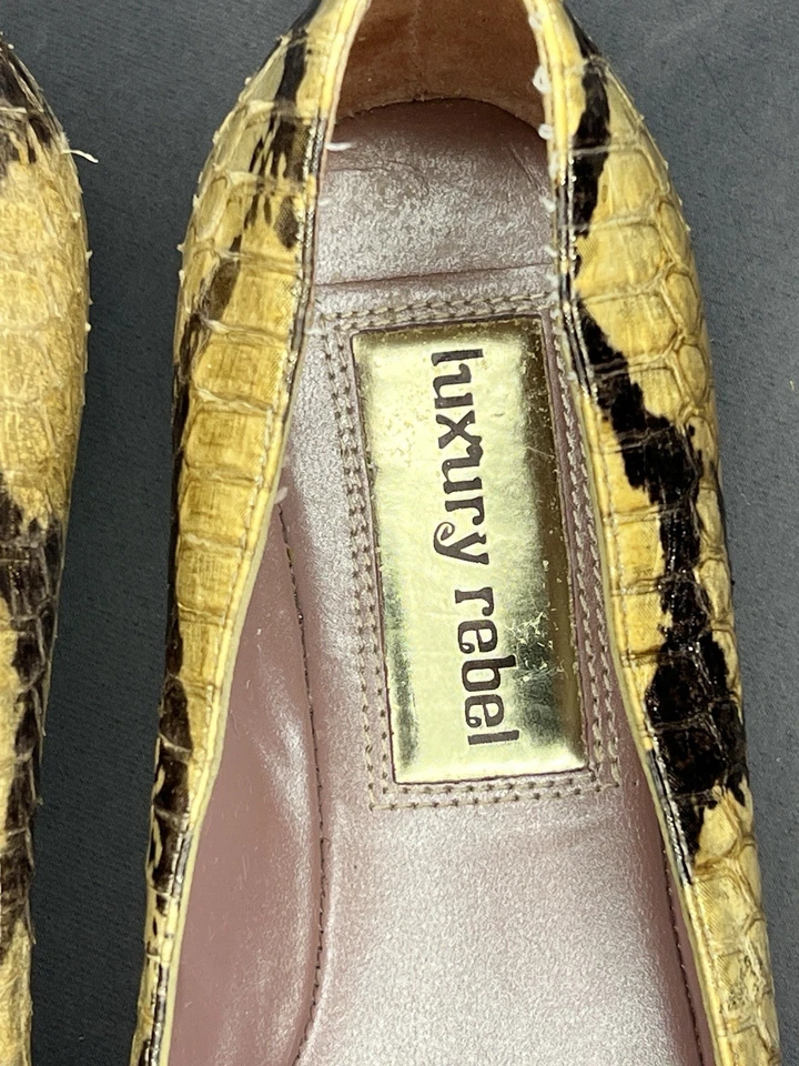 Pisos de ballet de cuero con estampado de piel de serpiente amarilla rebelde de lujo talla 6- vanguardista Y2K Foto 3 de 4