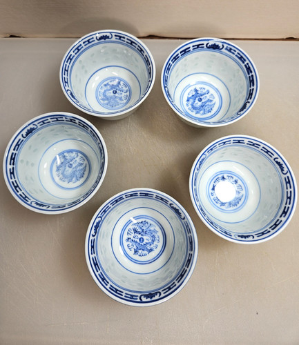 Vtg Set of 5 Chinese Blue White Rice Grain Porcelain Dragon Tea Cups Sake Bowls