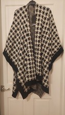 Baukjen Houndstooth Roxbury Blanket Cape Coat - One Size Brand New With Tag