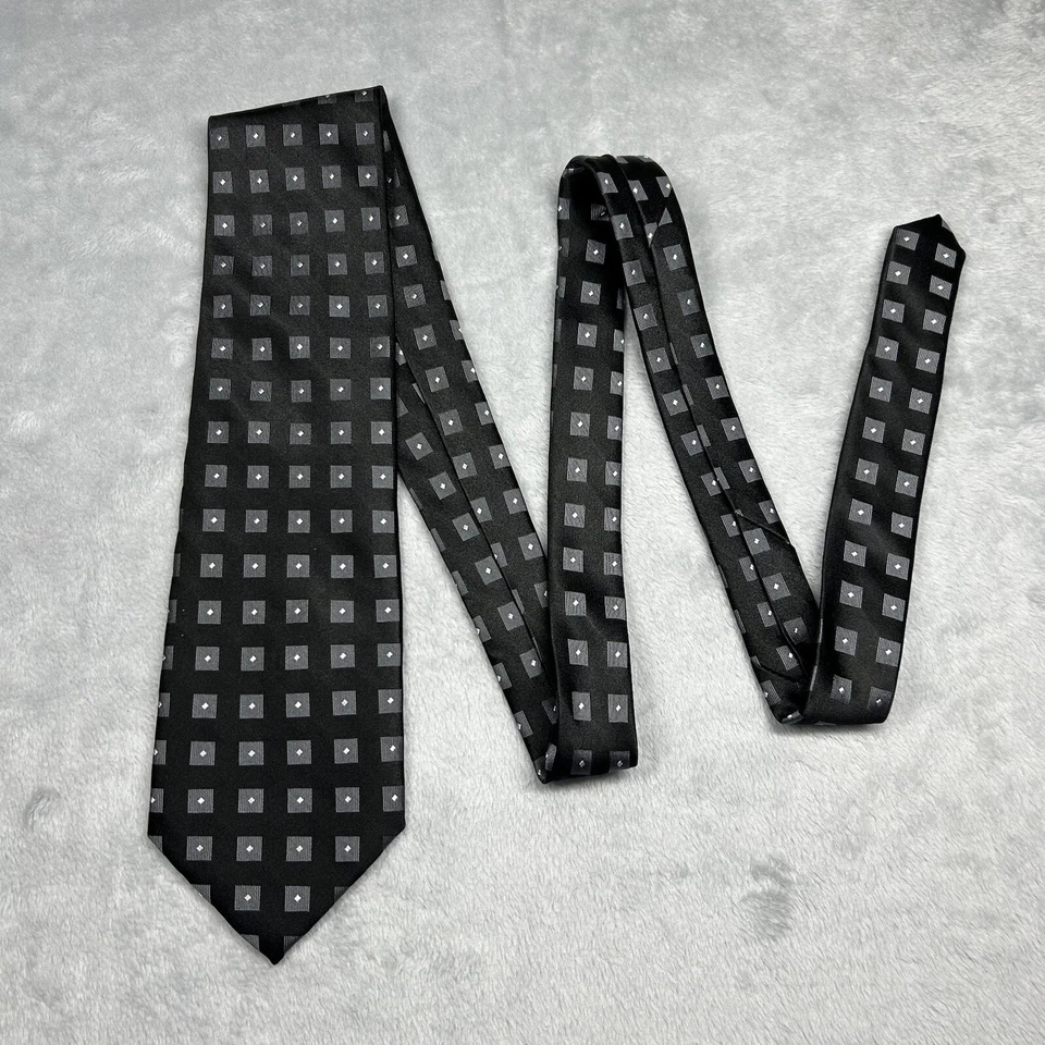 Gravata Moderna Masculina Calvin Klein Preta, Branca e Cinza Quadrados 58"x3" 100% Seda Nova Sem etiquetas - Imagem 2 de 4