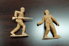 Lot Of 2 Vintage Greenbrier International Plastic Tan Army Men 4" Used Fast Ship