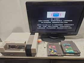 Nintendo NES Video Game Console W/ 4 Cartridges & 2 Controllers Retro Gaming