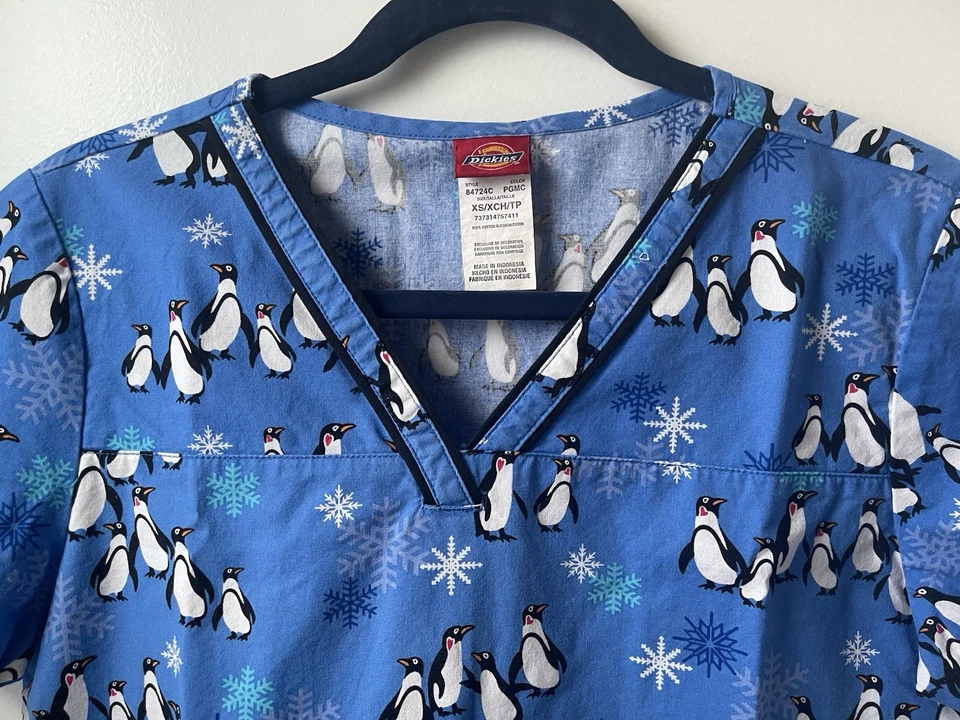 Christmas Scrub Tops Size Extra Small For Women.  VGC￼ - Image 2 of 4