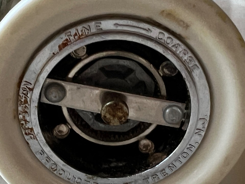 LENOX CAPRI vintage salt shaker & pepper mill ivory porcelain platinum