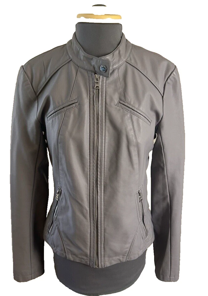 Chaqueta para mujer Guess gris pequeña de cuero sintético liso cuello mandarín moto Foto 2 de 4