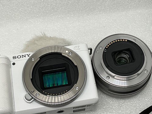 Sony Alpha ZV-E10 24.2MP Camera, White E f/3.5-5.6/ PZ 16-50mm OSS Shutter 161 - Picture 11 of 12