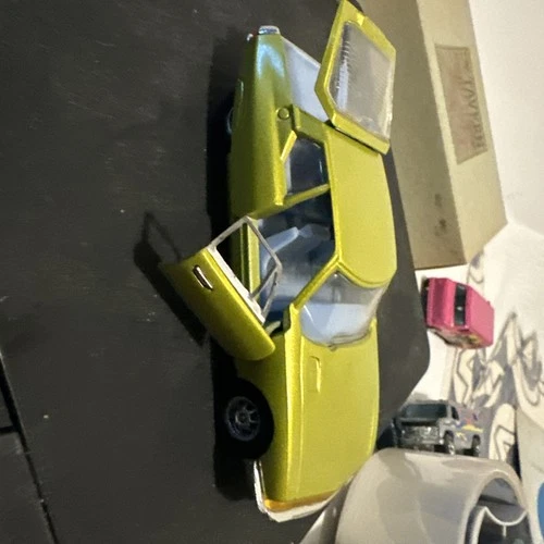 Vintage 1971 Corgi Whizzwheels Citroen SM Mint Model 284-A1 Lemon Color