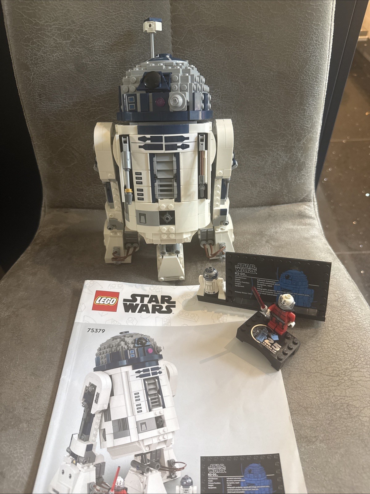 LEGO Star Wars: R2-D2 (75379) - Complete -