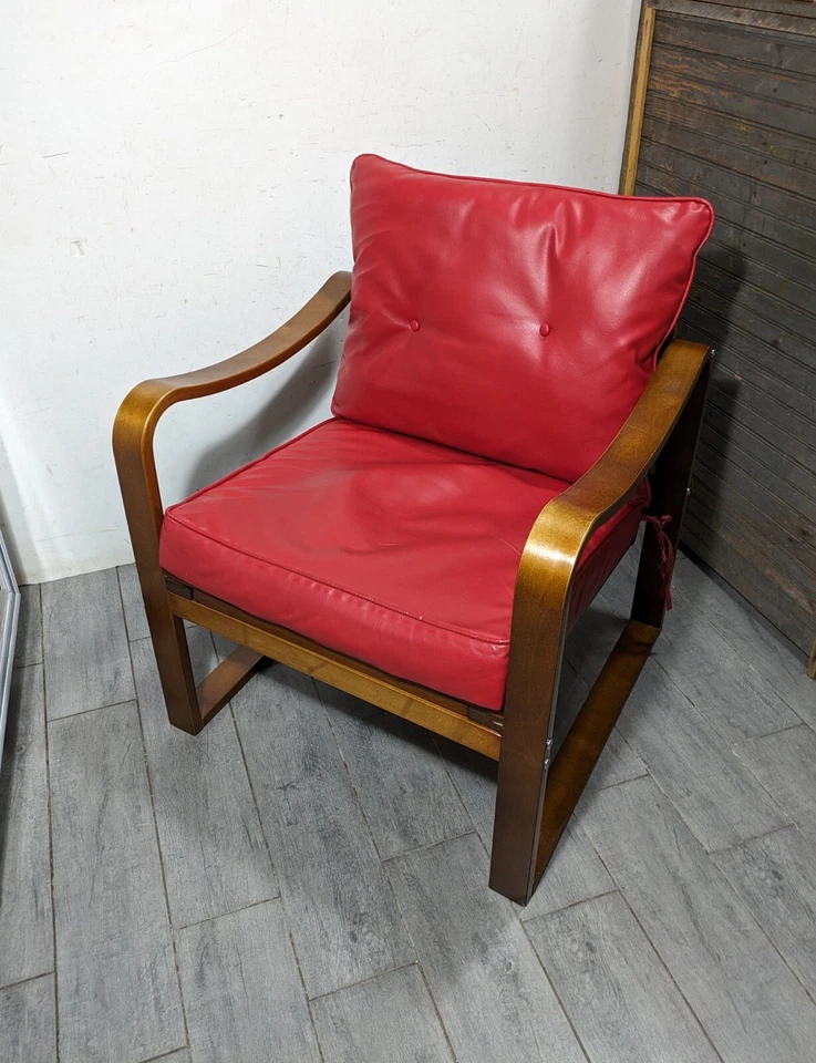 Sillón bajo vintage moderno de mediados de siglo con brazo de madera curvada escultural vinilo rojo Foto 2 de 4