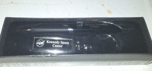 New Kennedy Space Center Logo Comemorative Pen & Chrome Key Chain Set Is Sealed - Picture 7 of 10