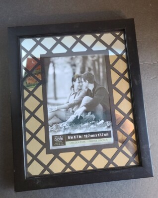 Picture Frame~ 5x7~ Studio  Decore~ Inset With Mirror And Lattice 